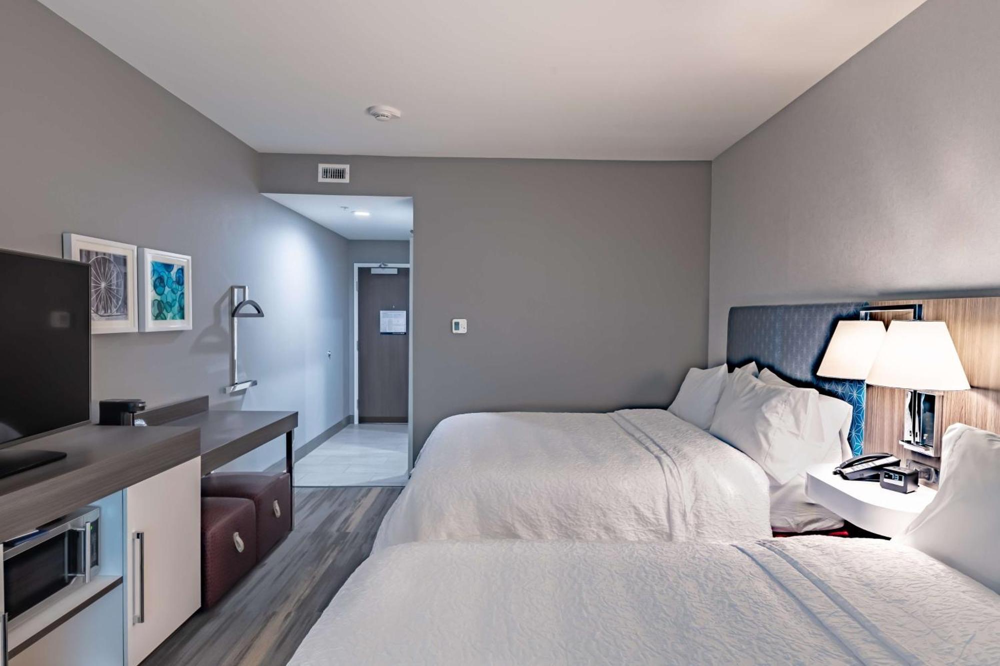 Hampton & Dallas/plano Hotel