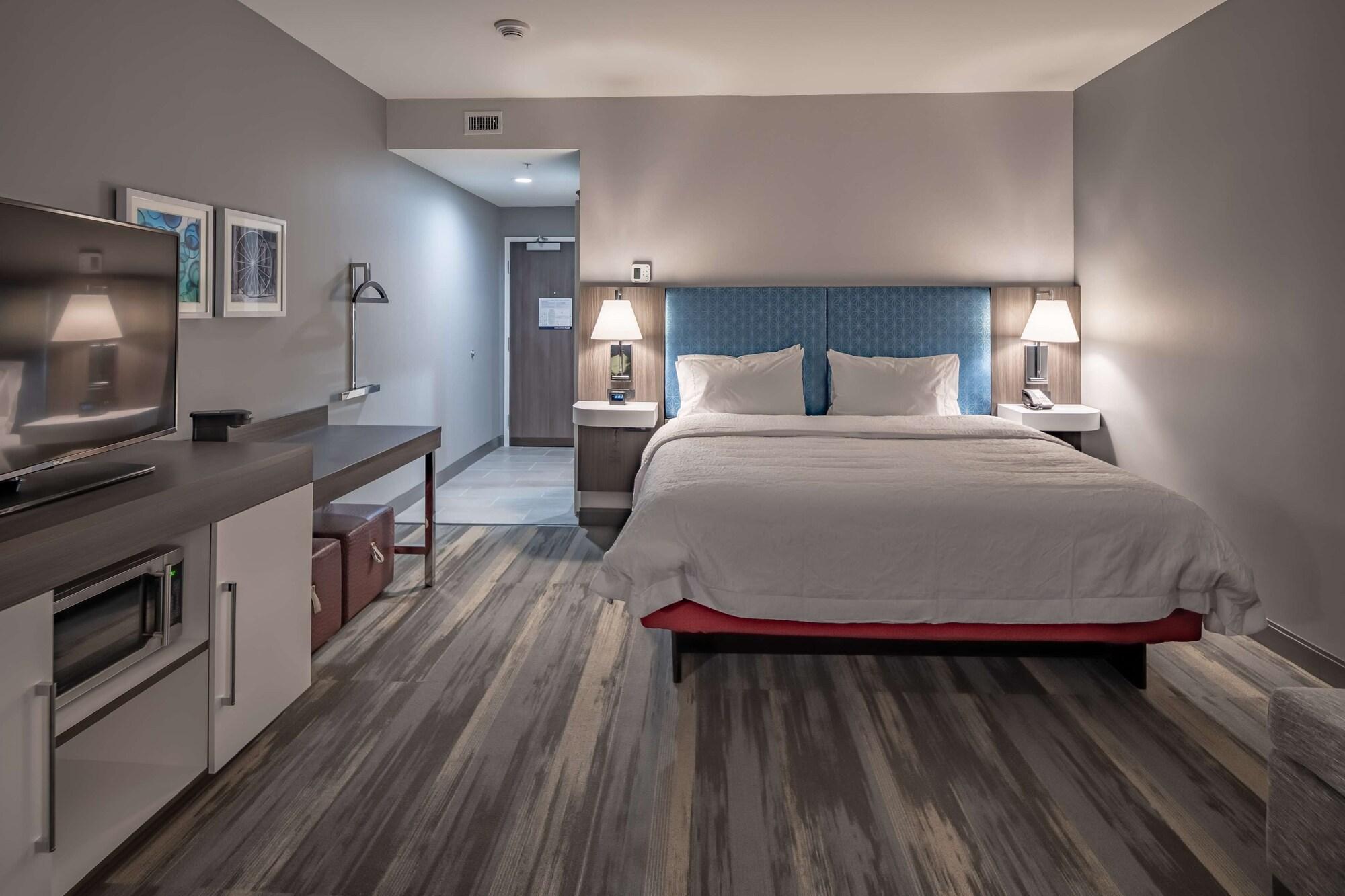 Hampton & Dallas/plano Hotel